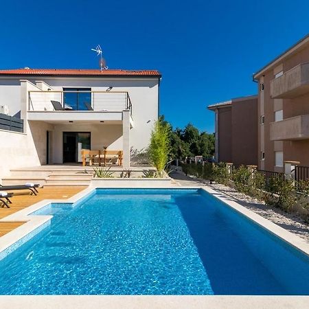 Villa Munat Лижнян Екстер'єр фото